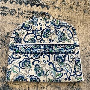 VERA BRADLEY Mediterranean White  Garment Bag Blue Floral Travel Quilted Preppy